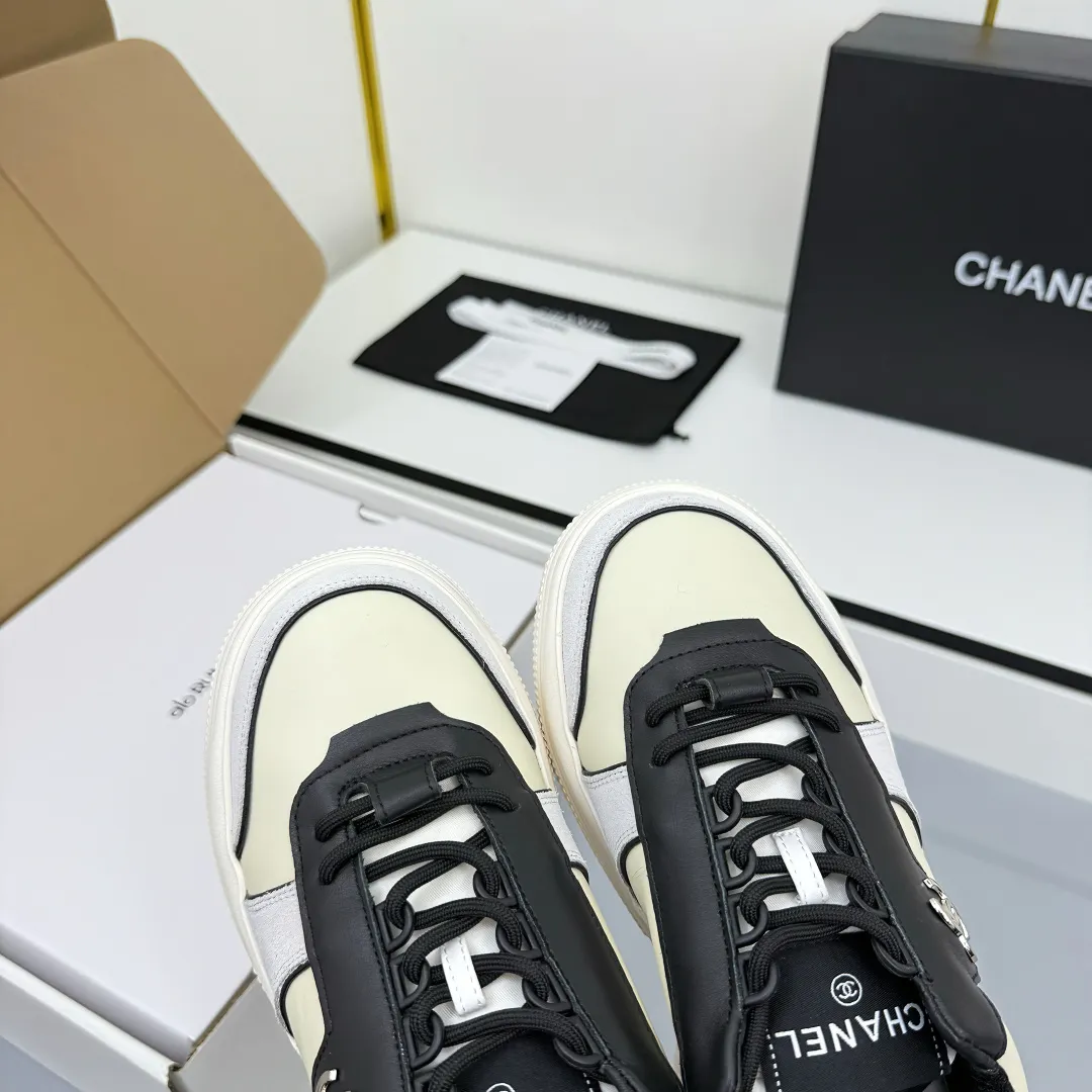 👟👟Ex-factory price 620👟👟 Chanel bread shoes ~ original calfskin panda shoes Chanel 25C latest hot style panda black and white sports shoes casual sneakers Xiaoxiang hot item classic black and white panda color coco girls must pay Fabric: original custom mixed sheepskin lining: original imported breathable mesh lining outsole: Original molded rubber + TPU combination Size: Women's 35-41
